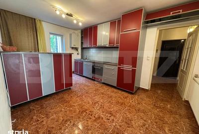 Apartament cu 3 camere semidecomandat în Central