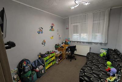 Vand apartament 3 camere decomandat - 2