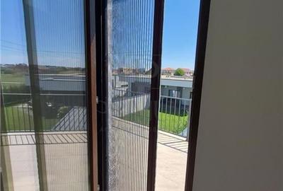 Duplex finalizat - bine compartimentat - toate utilitatile - doua balcoane - 18