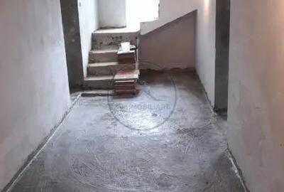 Casă cu 4 camere cu Teren 2000 Mp în Central - 3
