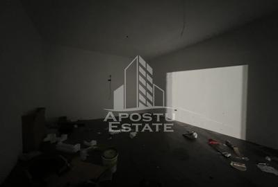 Spațiu industrial, de 746.71002197266 mp, în Nord - 2