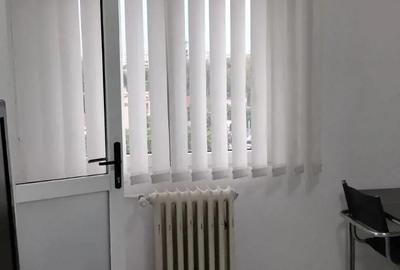 Garsonieră în Titan - 2