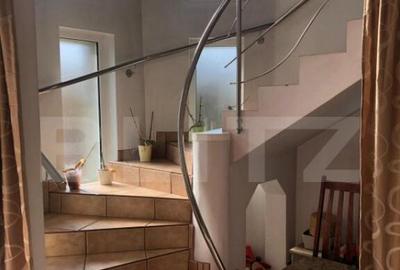 Casă cu 7 camere cu Teren 537 Mp în Micro 3