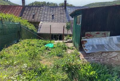 Casă cu 4 camere cu Teren 160 Mp în Anina - 20