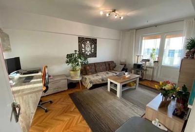 Apartament cu 3 camere în Pandurilor
