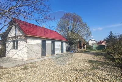 Casă cu 5 camere cu Teren 2324 Mp în Fughiu - 1