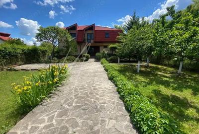 Casa cu buncar si o livada de 1000mp