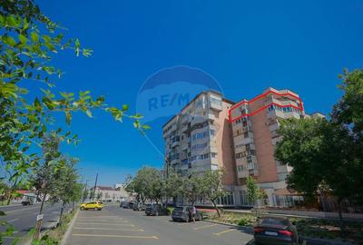 De vanzare apartament cu 3 camere in zona Decebal