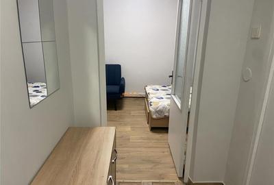 Garsoniera , zona ultracentrala - Piata Moldovei , et 3/4 , - 21