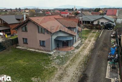 Casă cu 4 camere cu Teren 1000 Mp în Mănești - 1