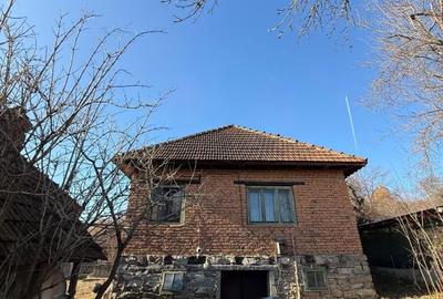 Casă cu 3 camere în Laz - 4