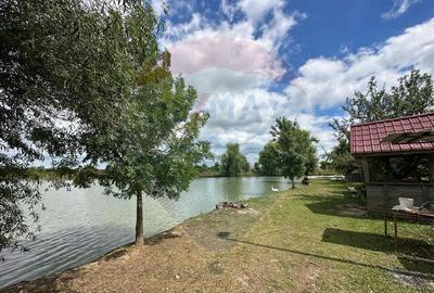 4 ha TEREN INTRAVILAN cu CASA si BALTA PESTE