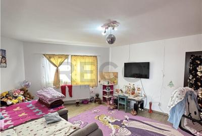 Casă cu 4 camere cu Teren 1482 Mp în Leș