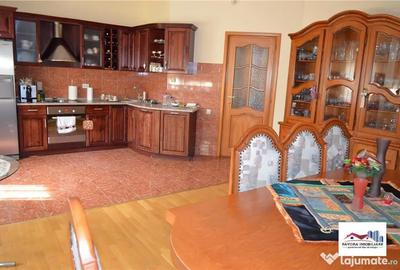 Casă cu 8 camere cu Teren 1000 Mp în Sângeorgiu de Mureș - 10