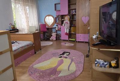 Casă cu 4 camere cu Teren 214 Mp în Roșu
