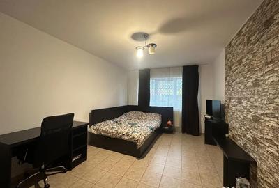 Garsonieră decomandată în B-dul București - 2