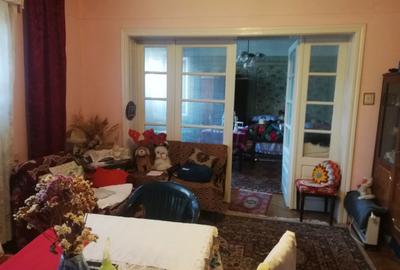 Casă cu 4 camere în Central - 2