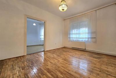 Casă cu 3 camere cu Teren 340 Mp în Central - 3