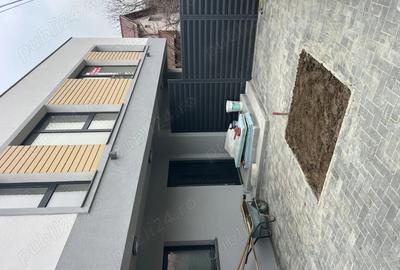 Casă cu Teren 210 Mp în Central