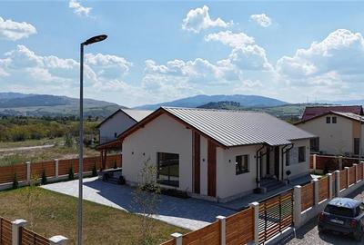 Casa 4 camere, incalzire in pardoseala,  intabulata, Carpinis-Tarlungeni, Brasov - 1