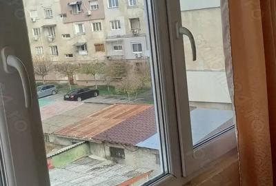 Apartament de vanzare - 4 camere - 2