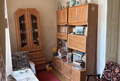 Casă cu 4 camere cu Teren 1112 Mp în Central