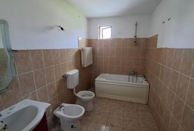 Casă cu 6 camere cu Teren 416 Mp în Central - 6