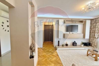 Apartament cu 4 camere decomandat în Central - 2