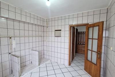 Apartament cu 3 camere semidecomandat în Central - 3