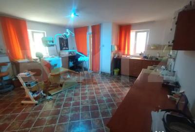 Spațiu comercial, de 70 mp, în Central - 8