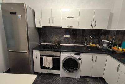 Ap. 2 cam,decomandat,et. 1/4,renovat modern,centrala proprie,an constr.1978. - 8