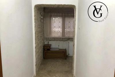 Apartament cu 4 camere decomandat, mobilat în Casa de Cultură