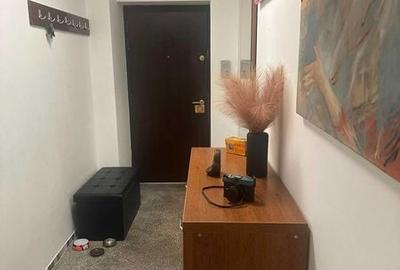 Apartament cu 3 camere decomandat în Titan