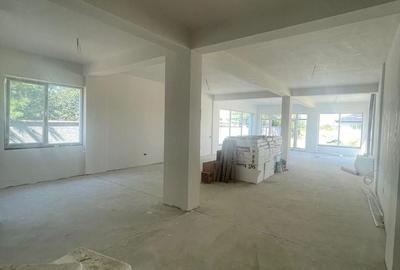 Spațiu comercial, de 125 mp, în Central - 3