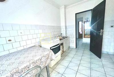 Apartament cu 4 camere decomandat în Narcisa - 11