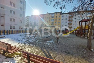Apartament cu 3 camere semidecomandat în Central - 1
