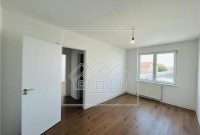 Ap cu 2 camere si balcon, etaj 2/4 - renovat - Zona Terezian - 2
