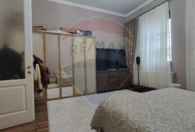 Apartament spatios la curte 2 dormitoare Salonta str. Republicii - 11
