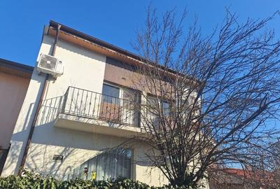 Duplex cu 5 camere cu Canalizare în Central - 1