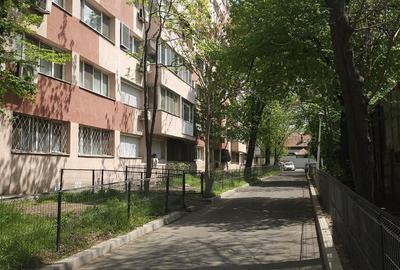 Apartament cu 2 camere decomandat în Eroii Revoluției