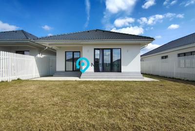 Casă individuală cu 4 camere cu Canalizare în Tunari