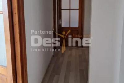 Apartament cu 3 camere decomandat în Baza 3 - 5
