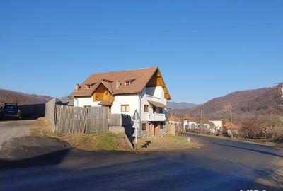 Casă cu 7 camere cu Teren 1362 Mp în Malu cu Flori - 4