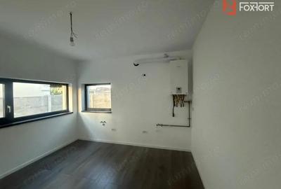 Casă cu 5 camere cu Teren 300 Mp în Chișoda