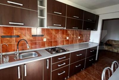 Apartament cu 3 camere, loc de parcare, zona Hotel Diana