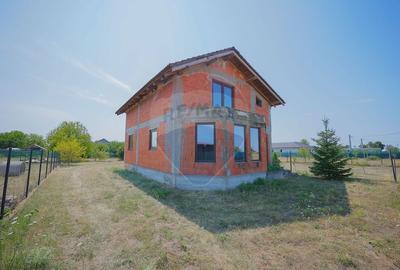 Casa cu 6 camere de vanzare -la rosu- in Gepiu, judetul Bihor