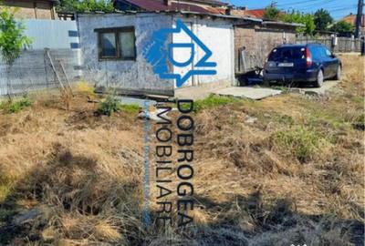 Teren de 1000 mp, în Păcii