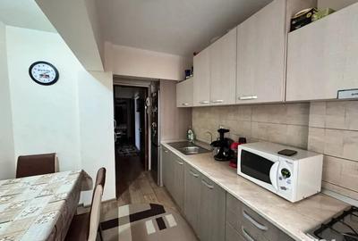Apartament cu 3 camere de vanzare in micro 16