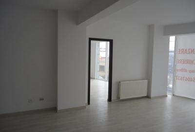 Apartament cu 4 camere în Central - 1