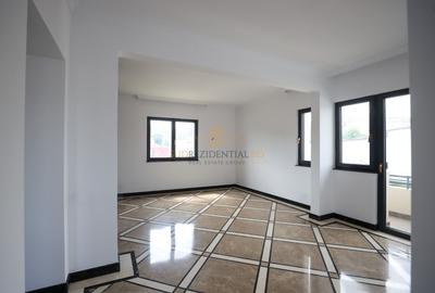Apartament cu 7 camere decomandat în Parcul Carol